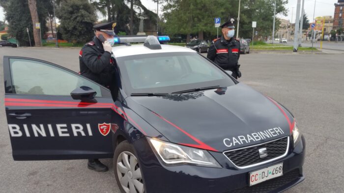 Ferentino distrugge pensilina Cotral auto minaccia Carabinieri