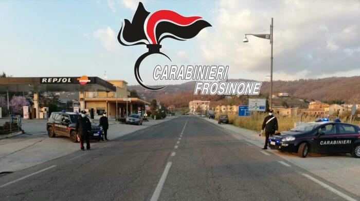 Alatri, a fari spenti nella notte accelera e schiva all'ultimo le macchine della corsia opposta e procede a zig zag rischiando tamponamenti