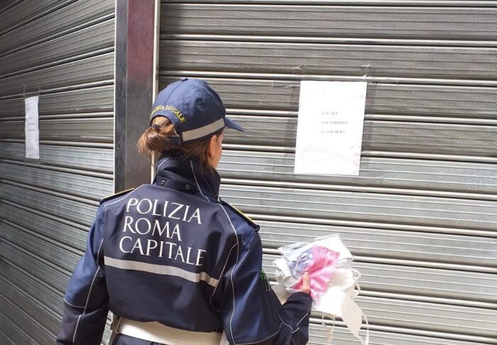 Roma Mercato Trionfale sequestrate mascherine