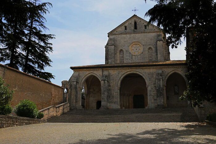 Alatri, pendeva decreto di espulsione su un 20enne con precedenti. Problemi anche per un 61enne di Sora: ha importunato i fedeli durante una messa all'Abbazia di Casamari