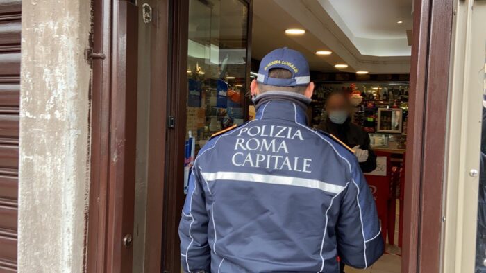 Tutela salute pubblica controlli Polizia Locale denunciati Roma