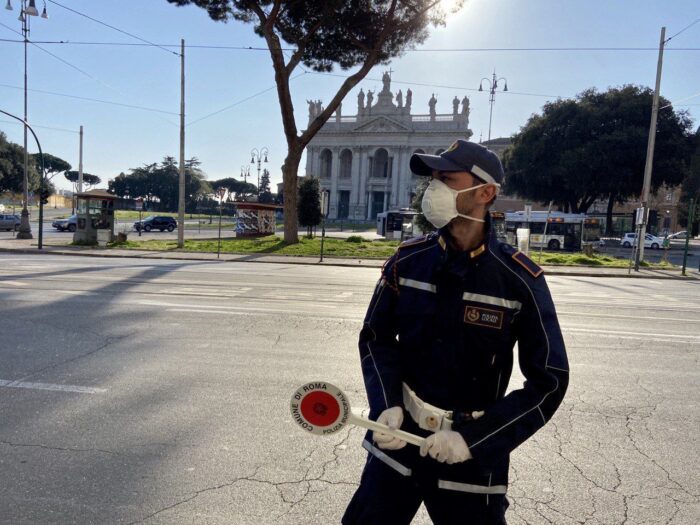 Roma, proseguono i controlli e le denunce: tra i denunciati un runner al Parco della Caffarella