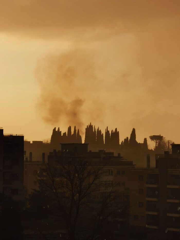 colleferro colonna fumo cimitero comunale oggi 30 marzo 2020