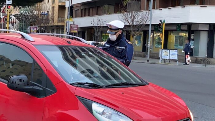 Tra gli illeciti contestati, ingressi irregolari nei parchi e spostamenti senza valido motivo