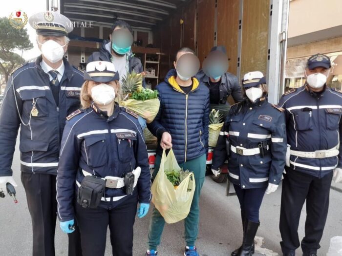 Casalotti commercianti Polizia Locale donati alimenti