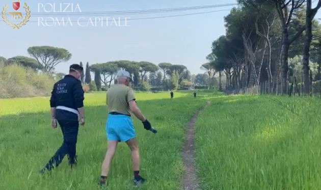 Ostia trans apparta cliente Polizia scopre ricercata omicidio