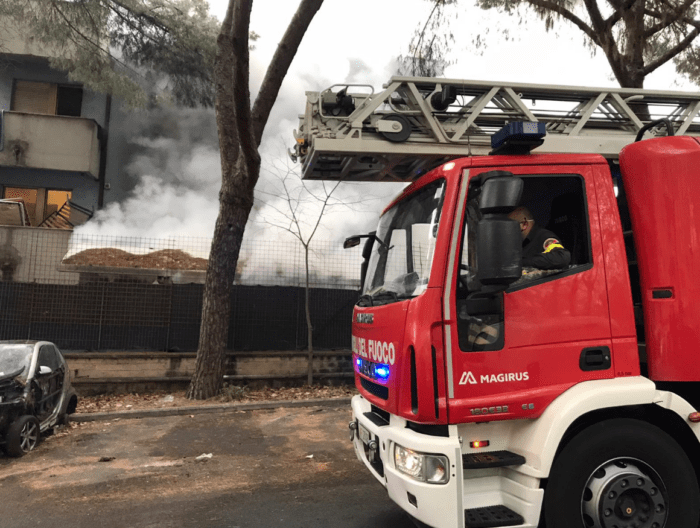 Torre Maura incendio centro accoglienza Polizia Locale