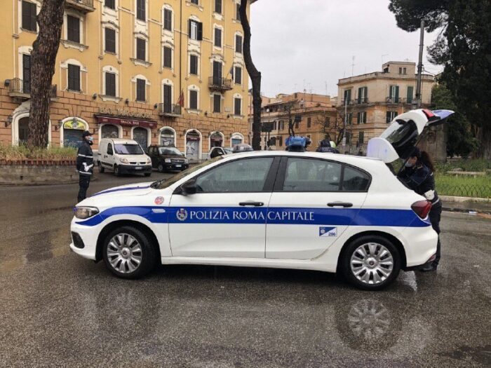 Roma, casa vacanze in piena attività all'Aurelio: multato il gestore