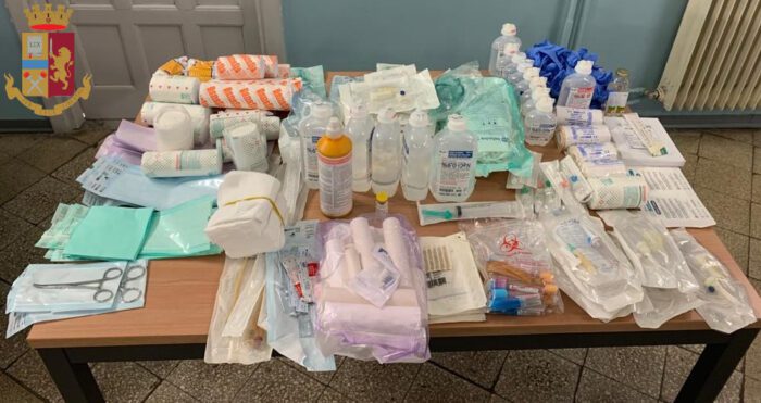 Roma infermiere ruba materiale sanitario ospedale Lariano
