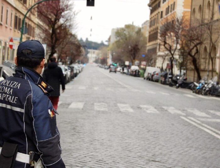 "Geco", denunciato noto writer da parte della Polizia Locale di Roma: era un 30enne del Prenestino