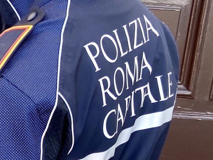 Blitz Polizia Locale campo nomadi Castel Romano denunce