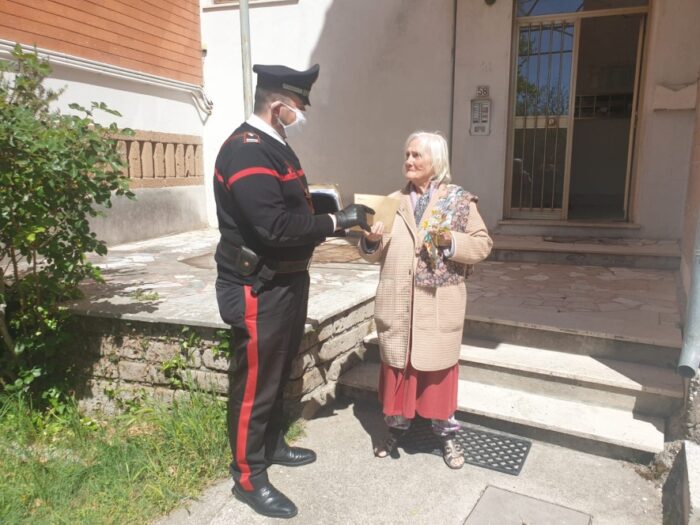 Ceprano, i carabinieri prelevano e consegnano la pensione a un'80enne vedova impossibilitata a raggiungere l'Ufficio Postale