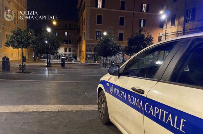 Roma, 79 illeciti registrati soltanto ieri: agenti intervenuti in una festa in una casa di Primavalle