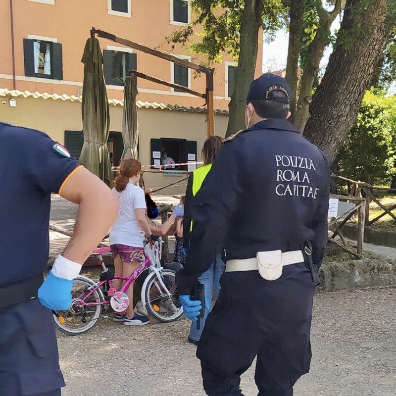 Villa Ada, bambina si perde nel Parco: La Polizia Locale rintraccia la nonna