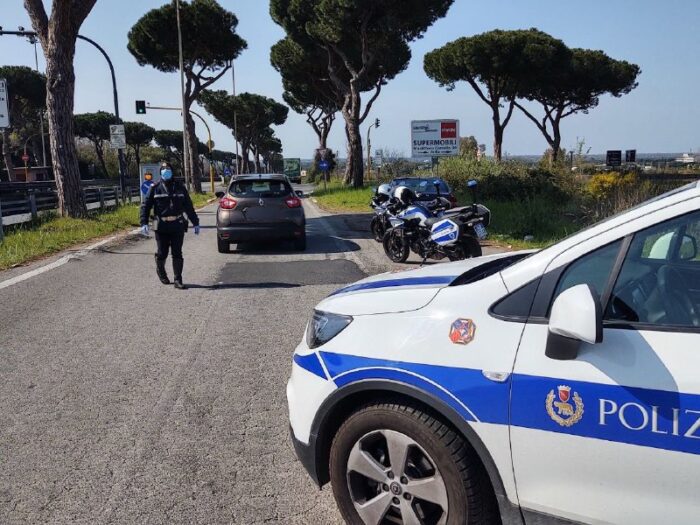 Coronavirus, controlli nelle strade e nei parchi di Roma e dintorni: nel week end più di 10mila verifiche e una trentina di sanzioni