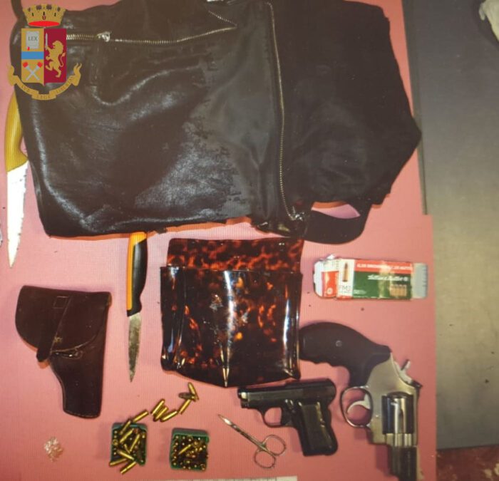 Genzano, 35enne trovato con pistole nel sottosella del ciclomotore: nei guai per ricettazione e detenzione abusiva di armi