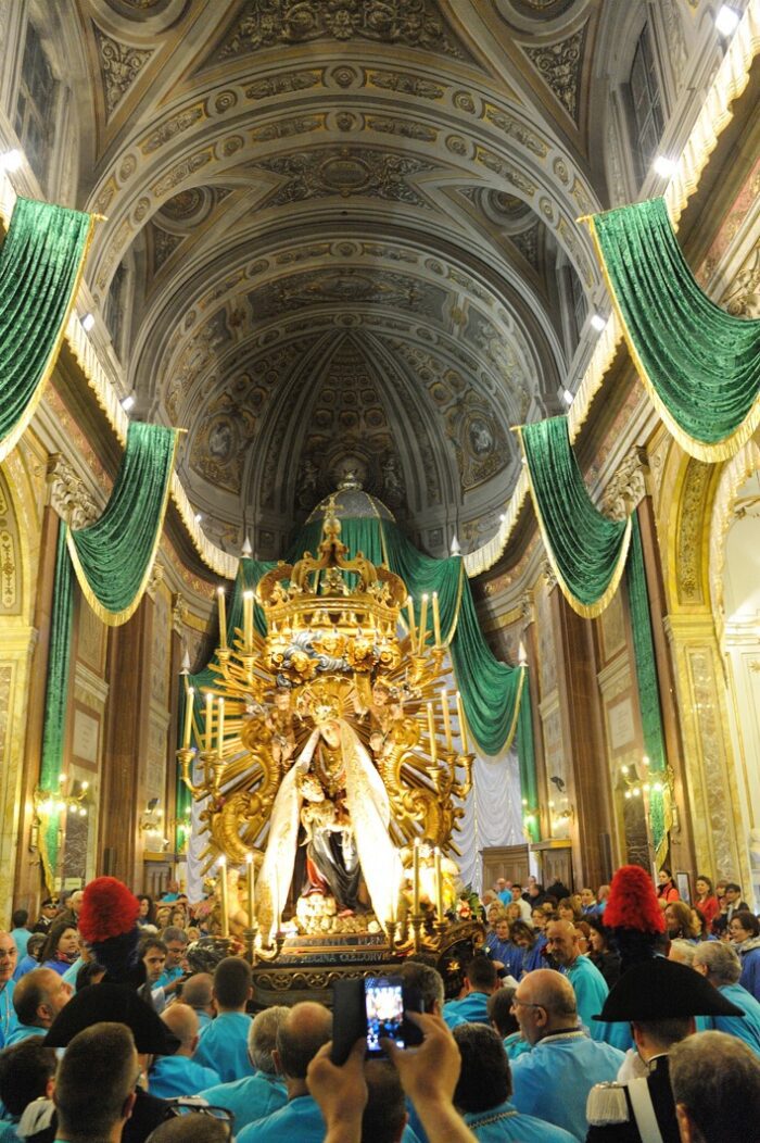 Nettuno rubato medaglione oro Madonna delle Grazie