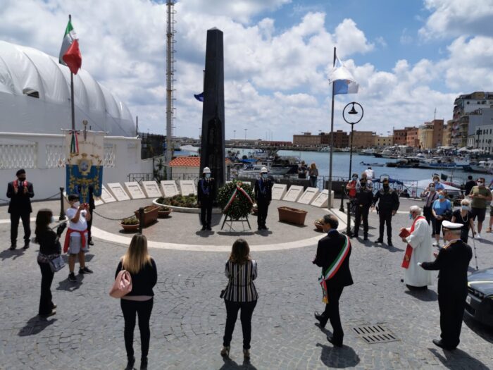 Anzio sindaco corona Monumento Caduti