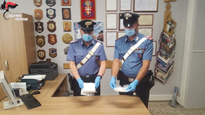 Aquino, fermati dai Carabinieri con mezzo kg di droga: arrestati due fratelli