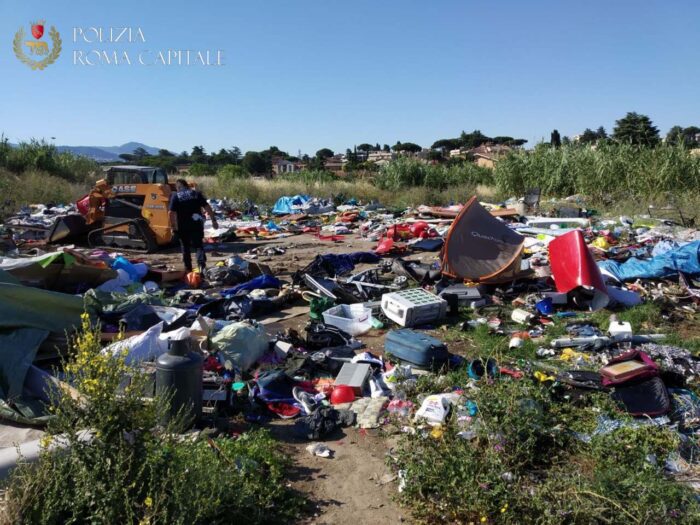 roma tor bella monaca smantellato insediamento abusivo