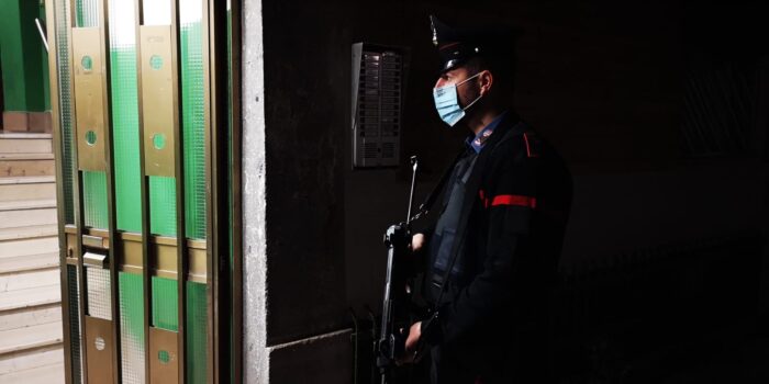 Piedimonte San Germano, aggredisce a pugni e schiaffi il personale di una struttura e della polizia locale intervenuta per tranquillizzarla: nei guai 24enne