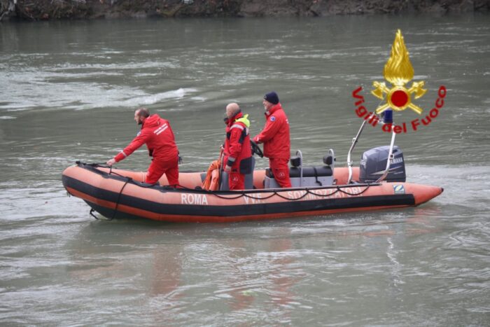 Macabra scoperta a Roma: trovato un cadavere nel Tevere