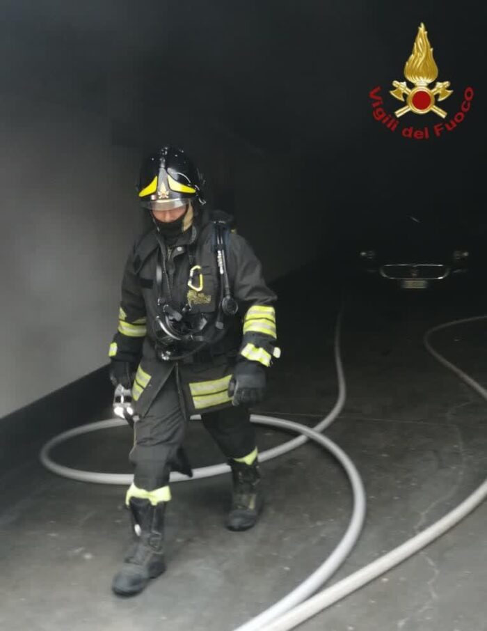 magliana incendio azienda automobili