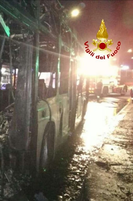 Ottavia, tornano a incendiarsi i bus: oggi il primo del 2022