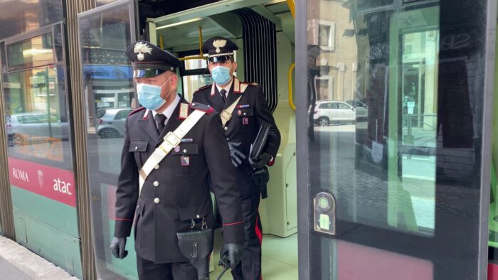 Nomentano, strappa una collana d'oro a una persona in viale Regina Margherita per poi fuggire