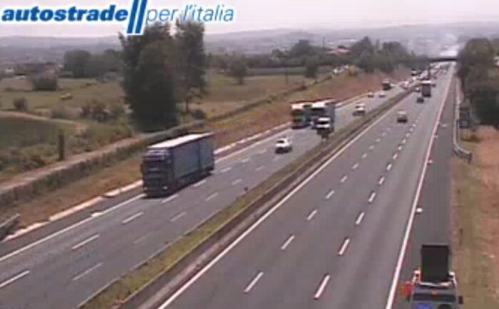 Autostrada A1 incendio tra Anagni e Ferentino incidente tra Valmontone e Roma Sud oggi 2 luglio 2020