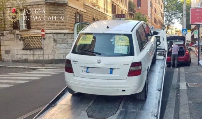 Roma. Tiburtina, bloccato dopo inseguimento tassista che lavorava con taxi sequestrato