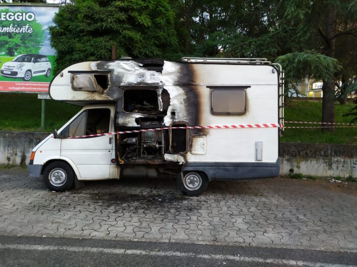 Colleferro, camper in fiamme poco fa