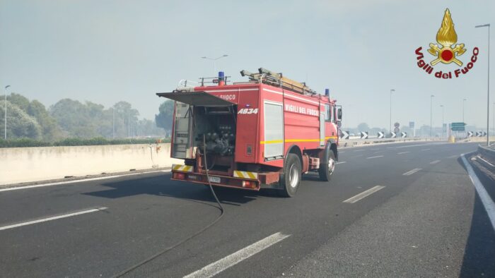 GRA Incendio chiusa complanare Pisana oggi 14 luglio 2020