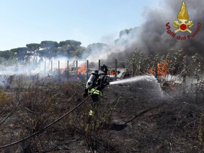 roma auto a fuoco via sansone