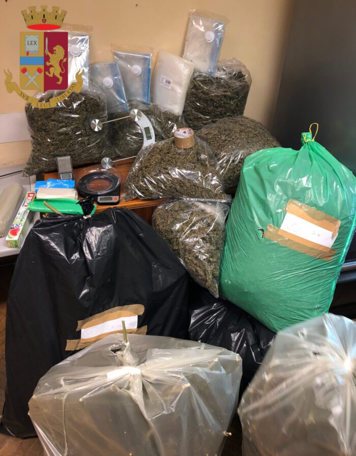 roma borghesiana casa spaccio droga marijuana canapa light