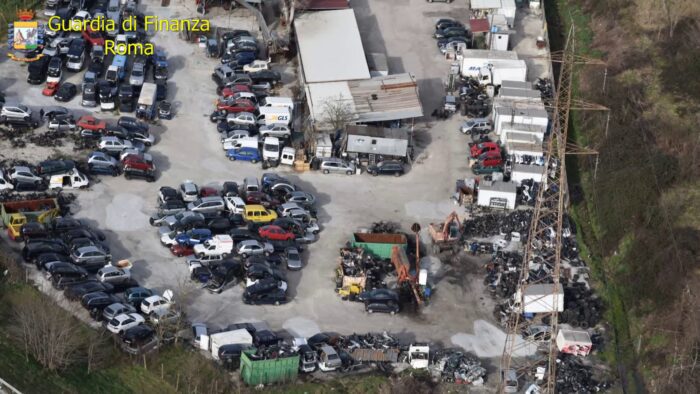 roma casal monastero discarica abusiva automobili