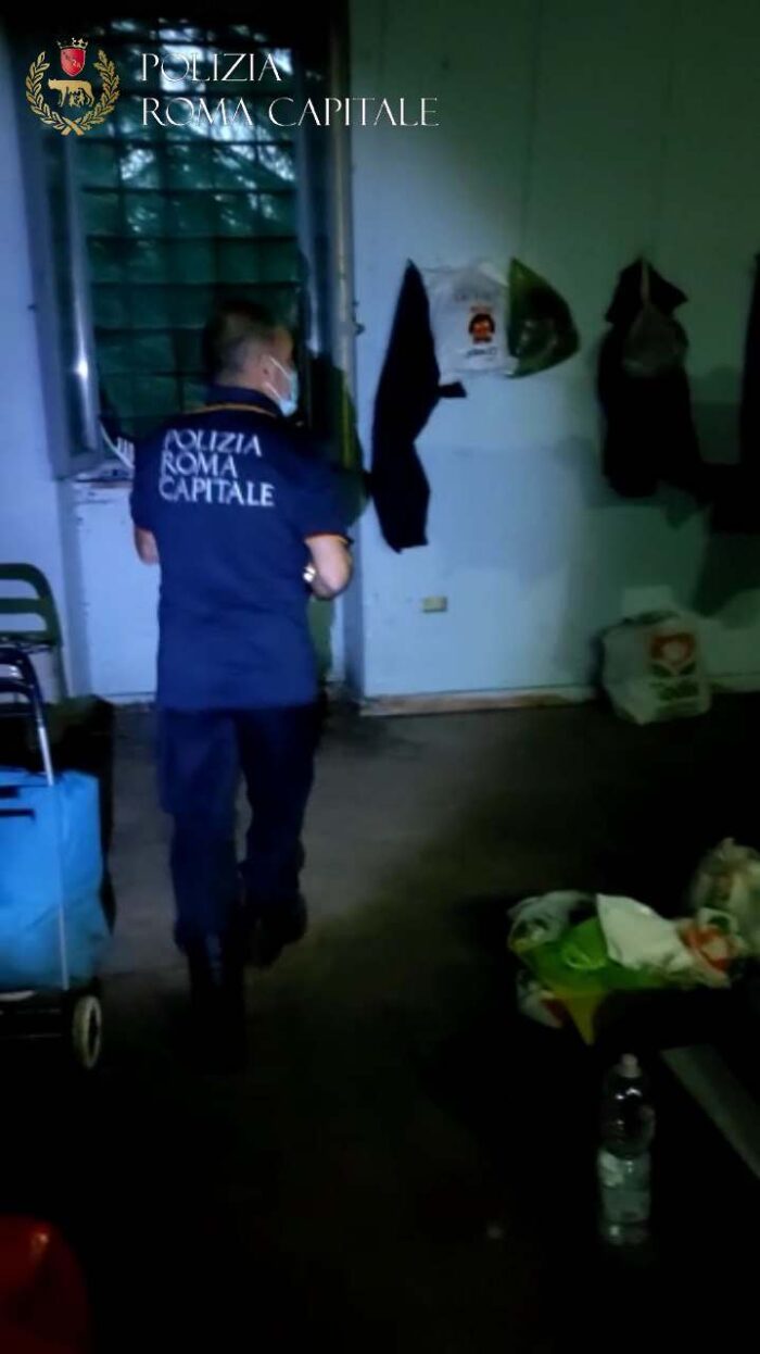 roma villa pamphilj occupazione abusiva uomo dormiva casina rossa