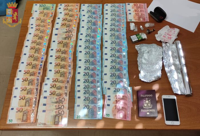 Roma, arrestati otto pusher: sequestrati soldi, marijuana, cocaina e la pericolosissima shaboo