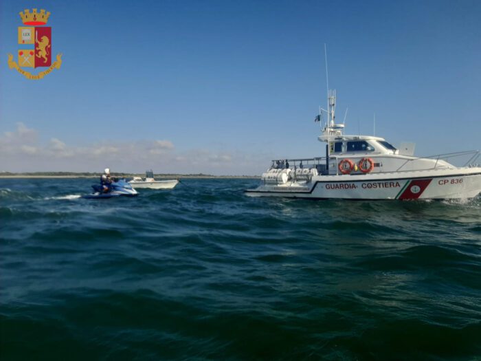 fiumicino imbarcazione persone salvate mare