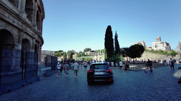 colosseo fori imperiali venditori abusivi