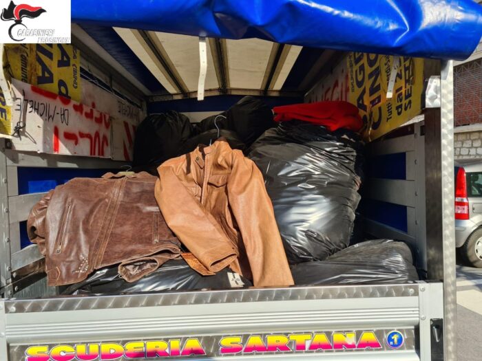 Cassino, furto in un negozio di abbigliamento: Carabinieri inseguono i ladri