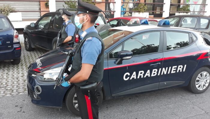 Via Pratica di Mare auto moglie figlia minorenne droga