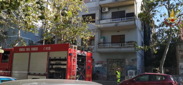 centocelle incendio appartamento primo piano palazzina