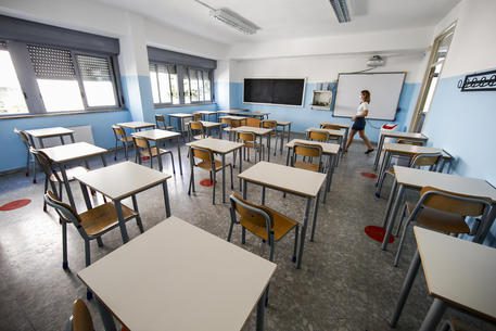 Frosinone, scuola: mancano ancora i banchi monoposto