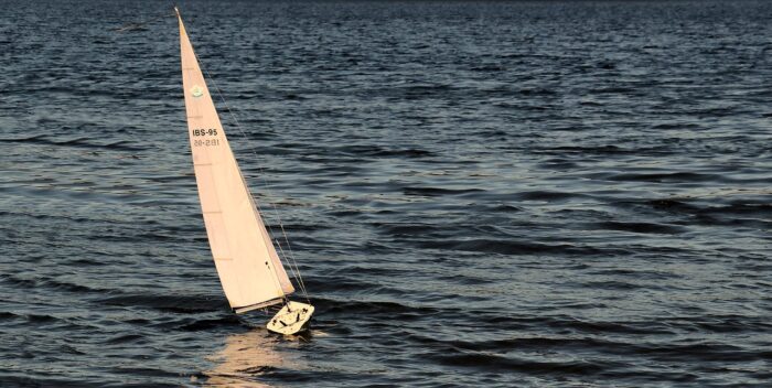 ostia barca a vela scoglio