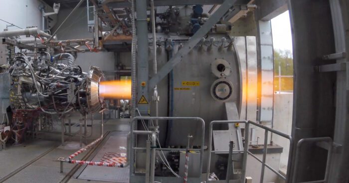 Nuovo Ariane 6, pronti i tre motori: successo del test del P120C. Una buona notizia anche per la Avio di Colleferro
