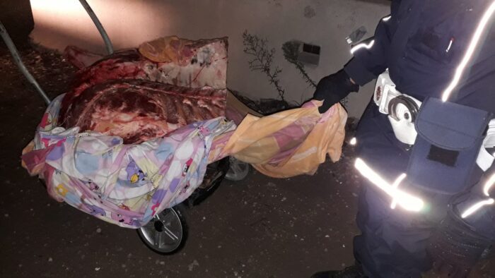 Roma. 22enne approfitta della sosta di due camionisti per rubare la carne che conteneva il mezzo