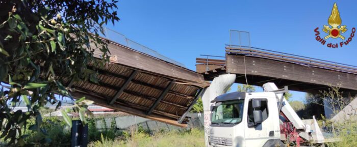 montagnola camion pista ciclabile sopraelevata