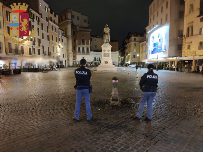 Roma, prima notte di coprifuoco: 800 persone controllate e 17 quelle multate