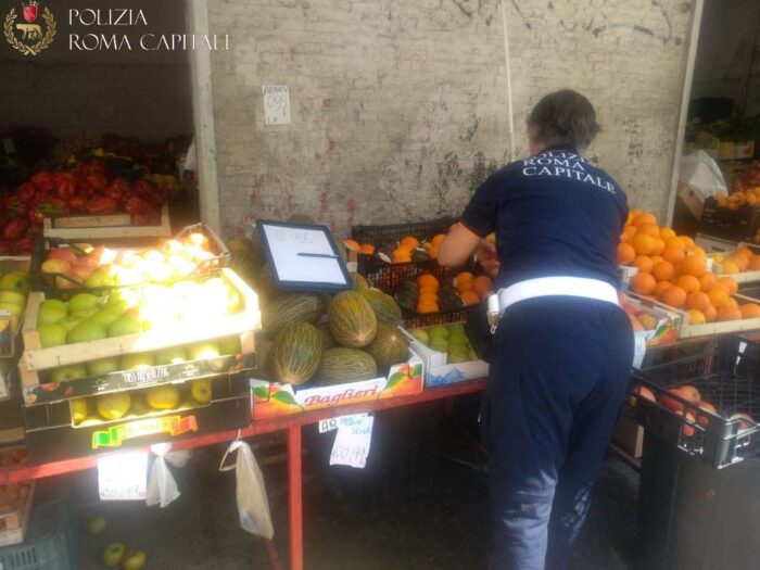 San Paolo, la Polizia dona 8 quintali di frutta e verdura sequestrati a un ente benefico